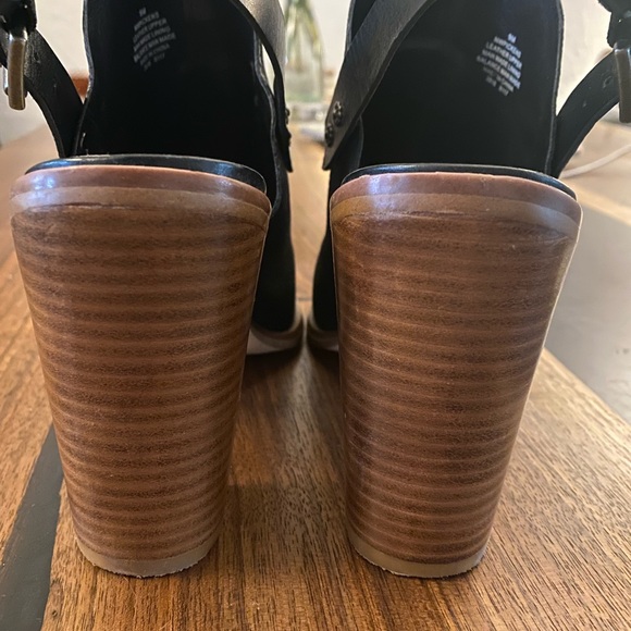 Size 9, Nine West, open toe, black leather, heal strap with 4” wooden healed - Picture 9 of 9